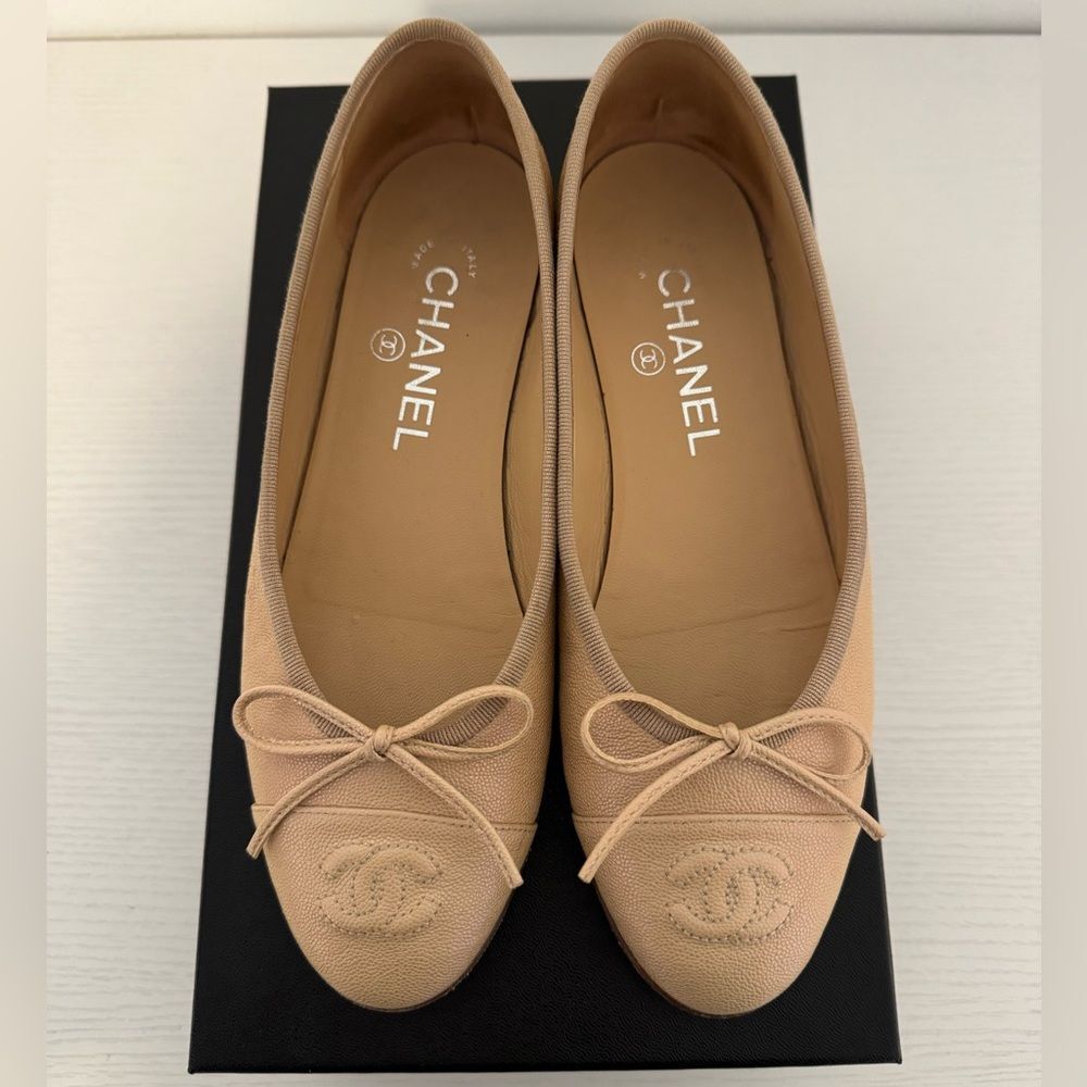 Chanel Pebbled Leather Tan Beige CC Classic Ballet Flats EU 36 US 6 Authentic - Picture 2 of 11